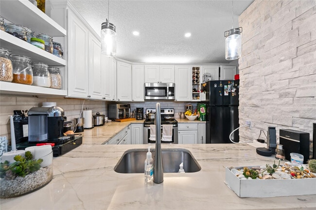 Building Photo - 3387 Cocoplum Cir