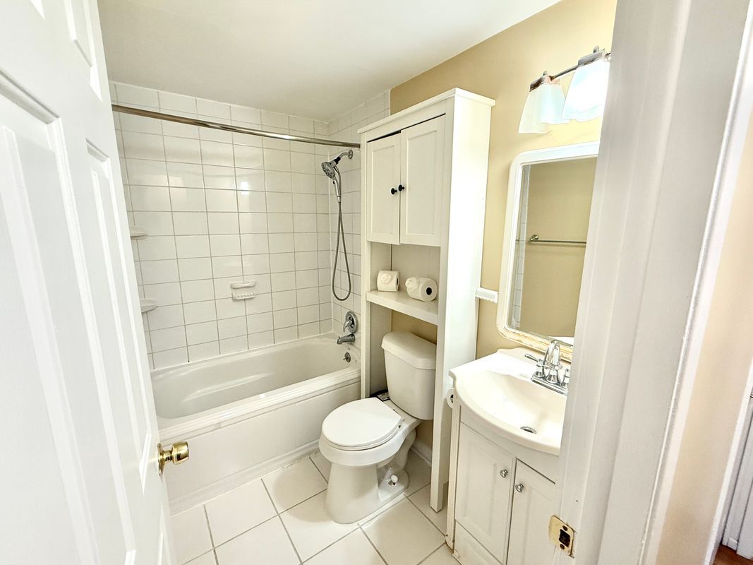 Building Photo - 44563 Savery Dr