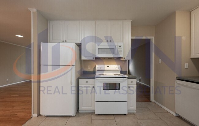 Building Photo - Charming Brick Ranch on a Spacious, Wooded Lot!