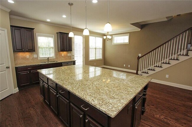 Building Photo - 7605 Lowery Oak Dr