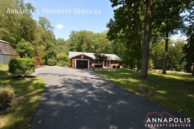 Building Photo - 816 maple road