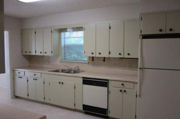 Building Photo - 833 Timber Dr