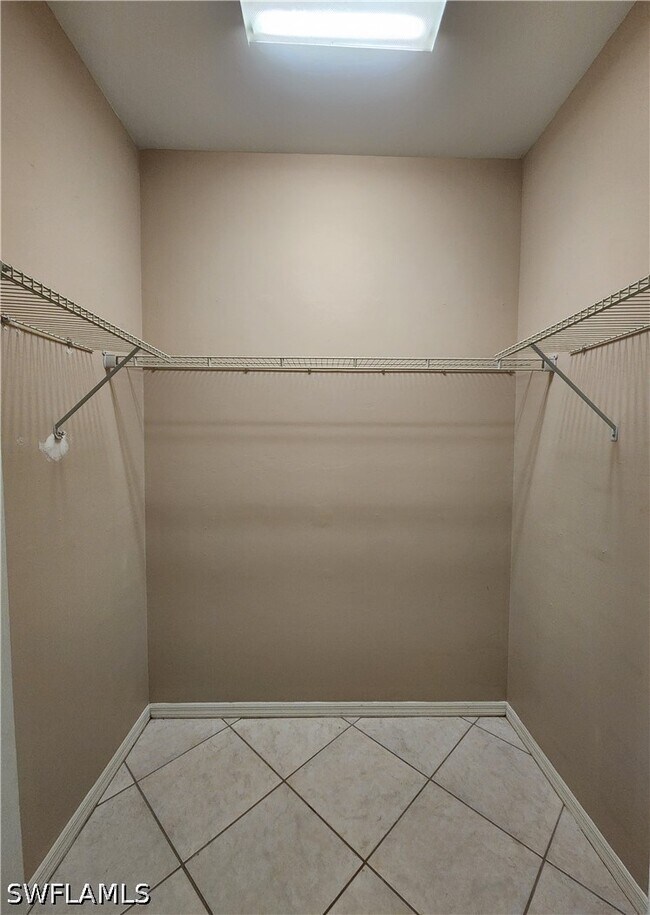 Building Photo - 11082 Lakeland Cir