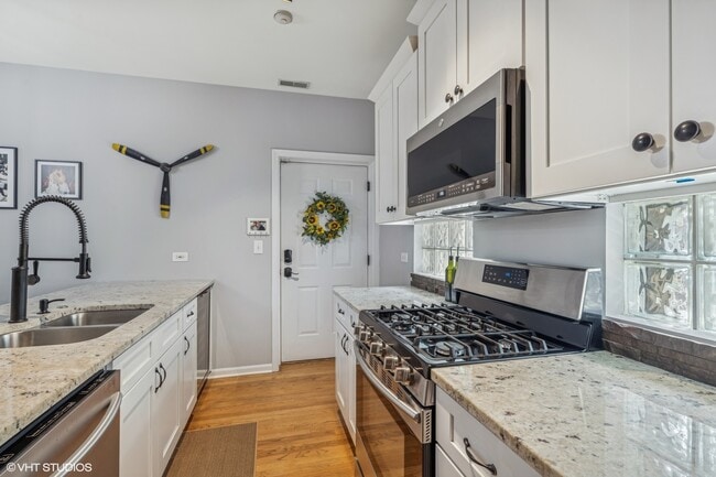 Building Photo - 301 W Goethe St