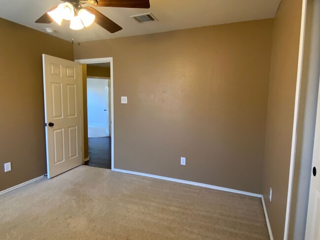 Building Photo - 3 BEDROOMS, COMMUNITY POOL, BELTON ISD