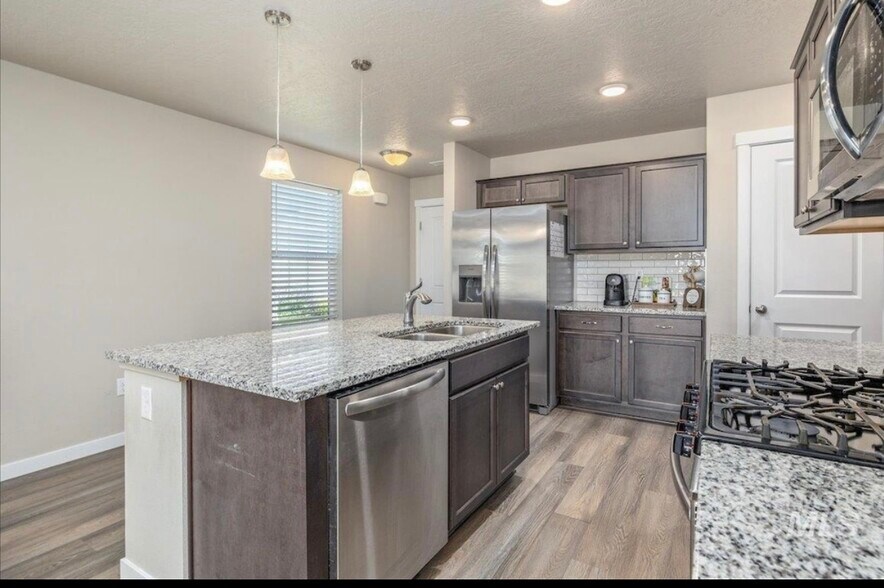 Building Photo - 17719 Jackson Ridge Way