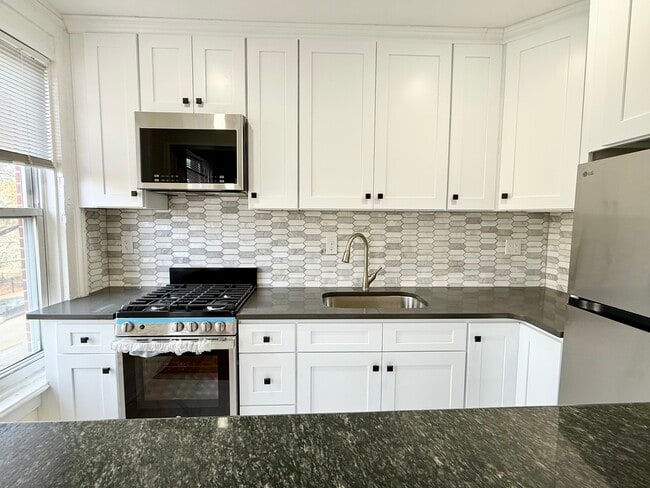 Building Photo - 545 Orange St