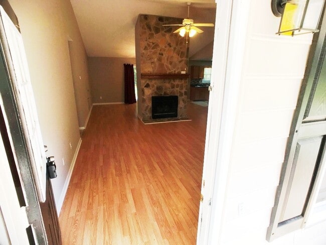 Building Photo - Ranch Home - 3BR/2BA - Powder Springs