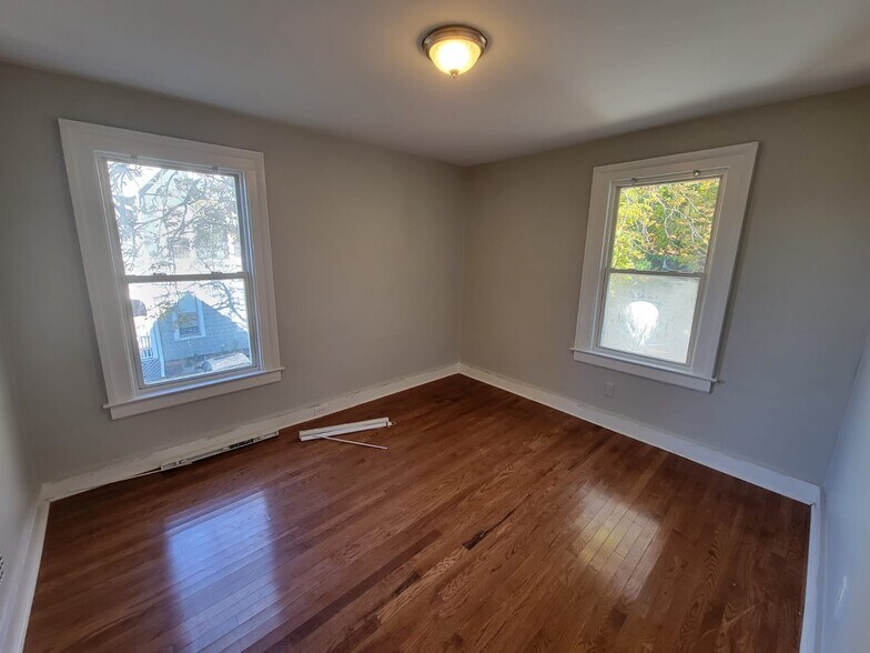 Building Photo - 505 Quinnipiac Ave