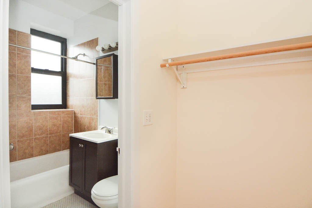 Building Photo - 2737 N Spaulding Ave