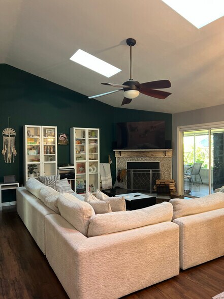 Building Photo - 2616 NW 52nd Ave