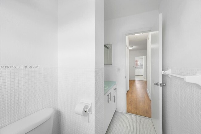 Building Photo - 141 NE 10th Ave