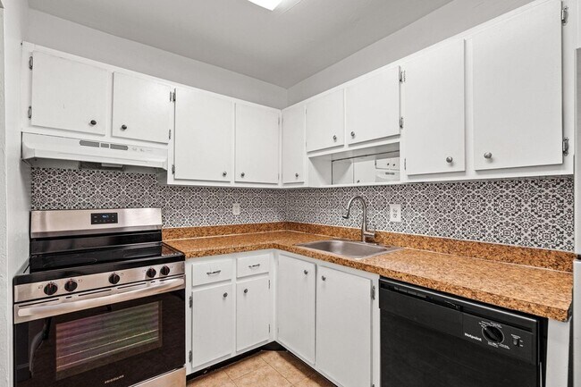 Building Photo - 7831 SW 56th St