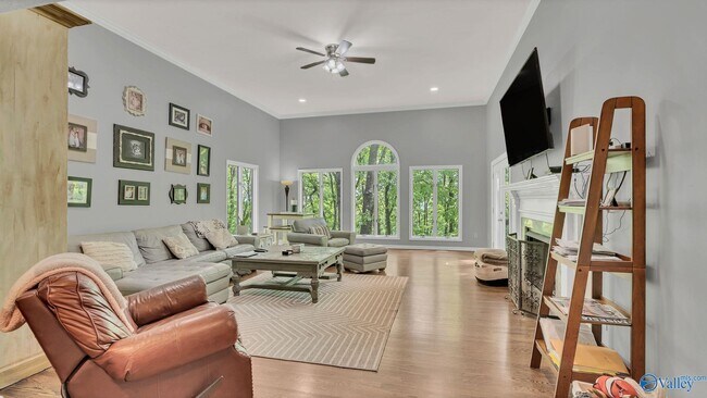 Building Photo - 511 Rainbow Dr