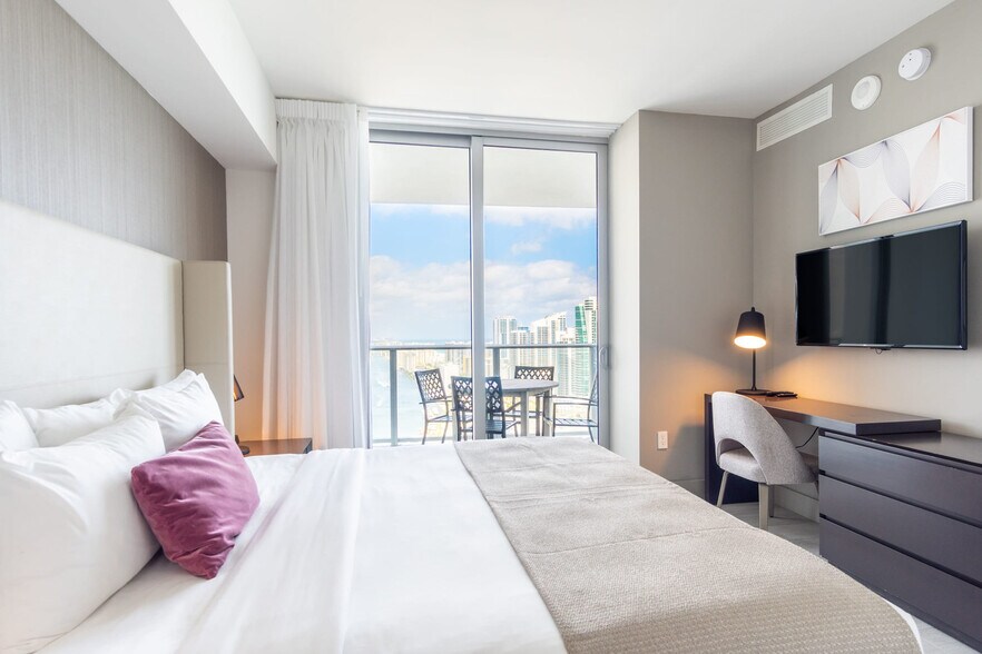 Building Photo - 4112 Jimmy Buffett Mem Hwy