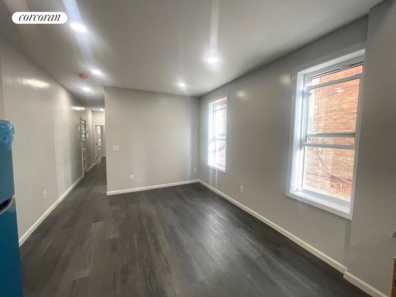 Building Photo - 2297 Loring Pl N
