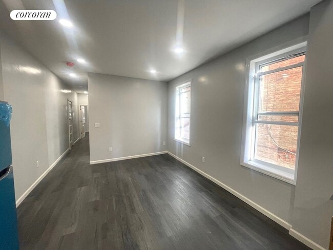 Building Photo - 2297 Loring Pl N