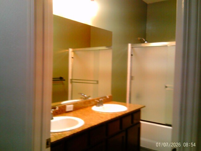 Building Photo - NW-WELCOME HOME !!! MOVE IN SPECIAL! $3547.50 MOVES YOU IN!