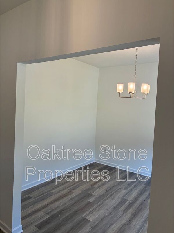 Building Photo - 3378 Skyland Dr