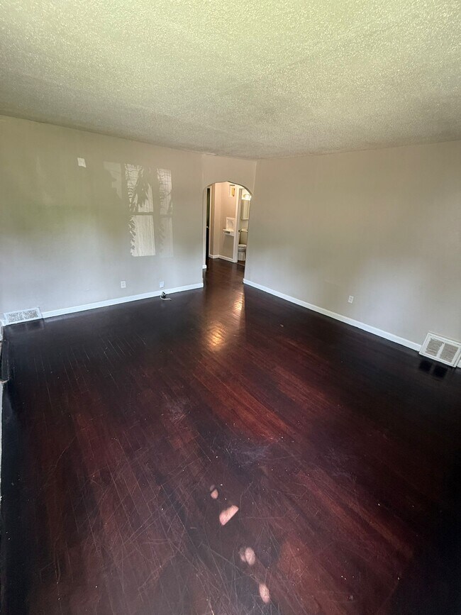 Building Photo - 837 Walters Dr