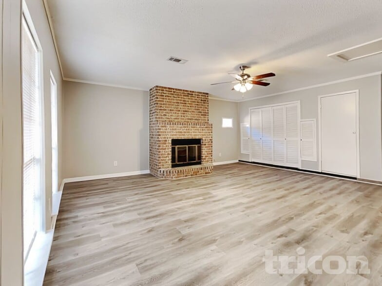 Building Photo - 6422 French Chateau Dr