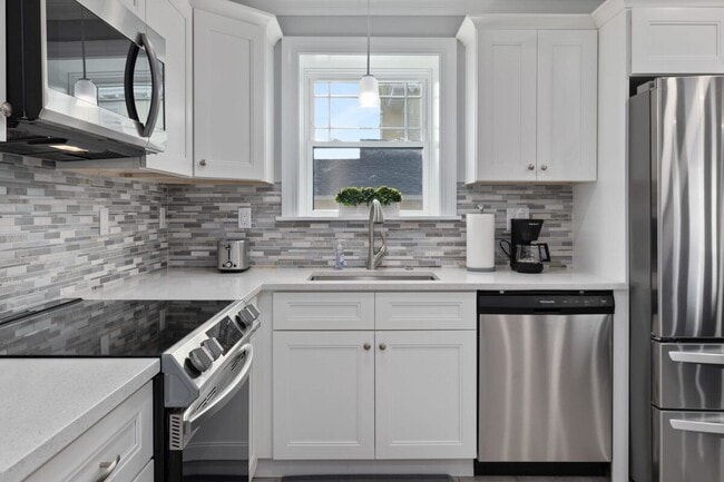 Building Photo - 204 E Primrose Rd