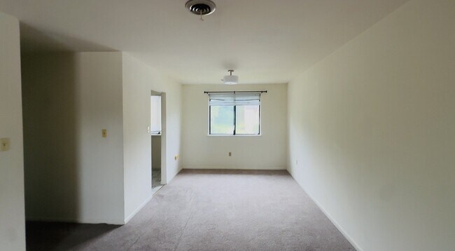 Building Photo - 54 Holly Dr