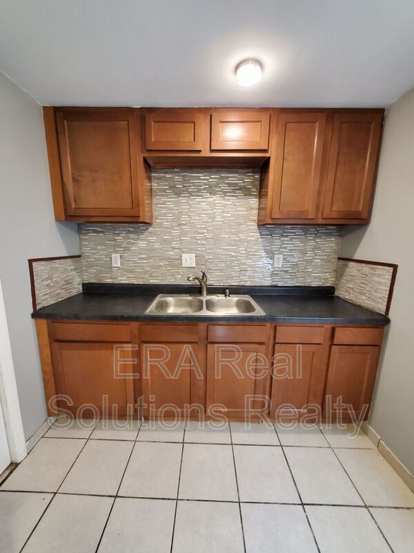 Building Photo - 301 S Napoleon Ave