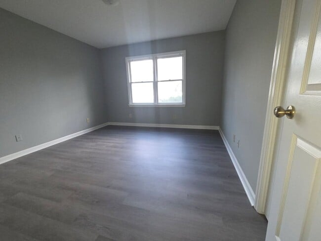 Building Photo - 502 N Audubon Ave