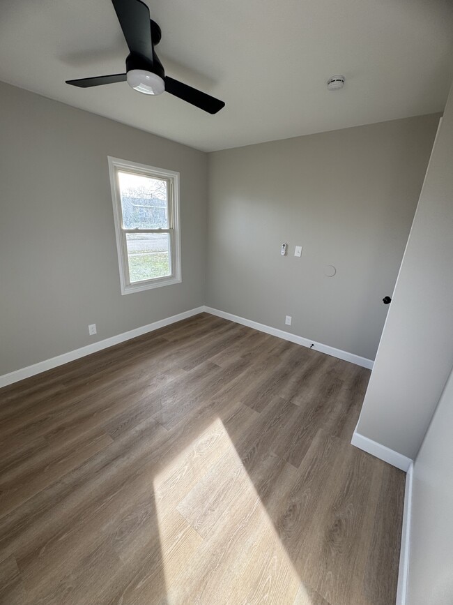 Building Photo - 580 Edgewood Dr