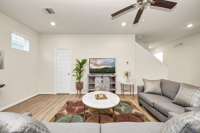 Building Photo - 14967 Eagle Feather Dr