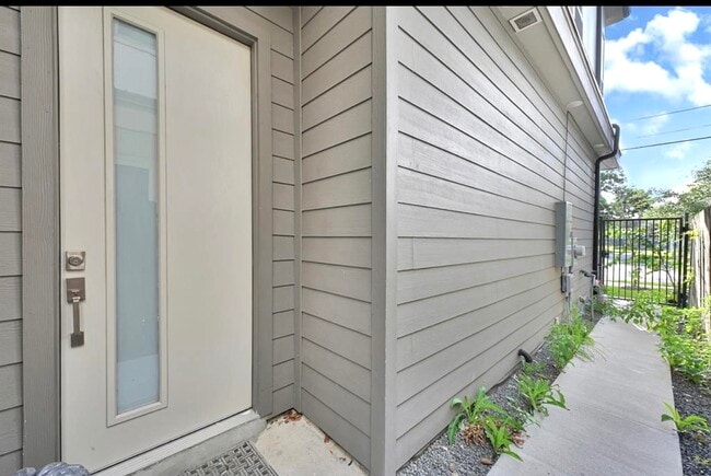 Building Photo - 4215 Hardy St