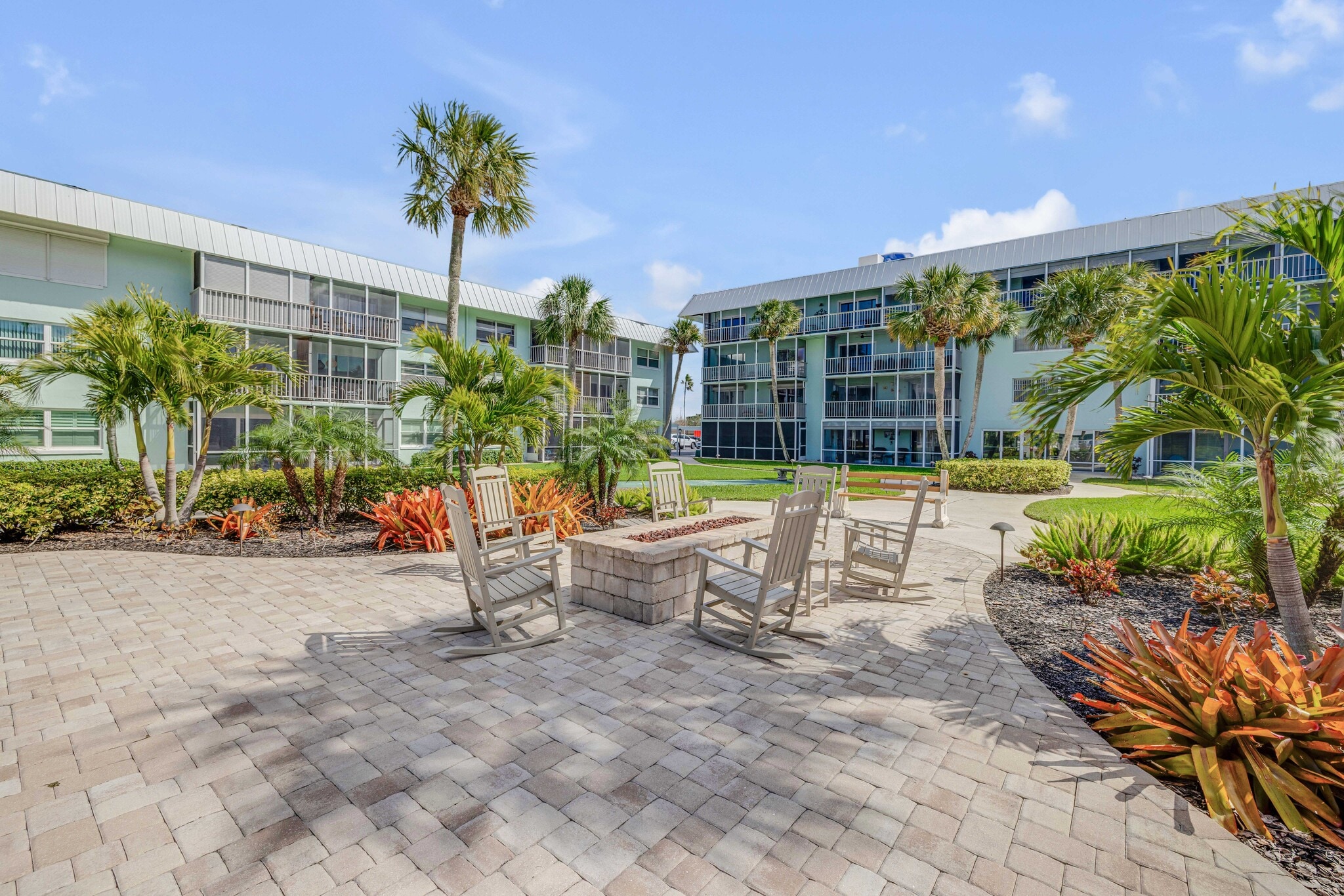 Building Photo - 325 N Causeway