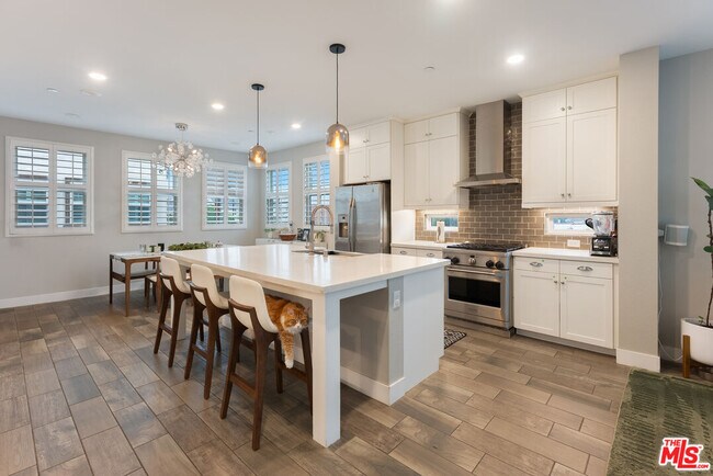 Building Photo - 5053 Echo St