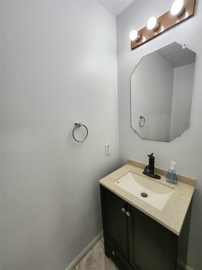 Building Photo - 14335 Berrington Dr