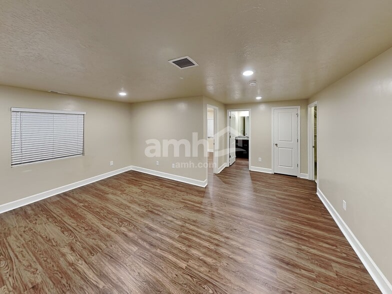 Building Photo - 4437 N Morgan Way