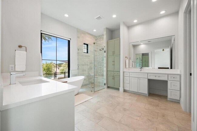 Building Photo - 703 Serene Estates Dr