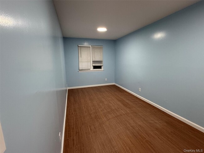 Building Photo - 733 Warwick St