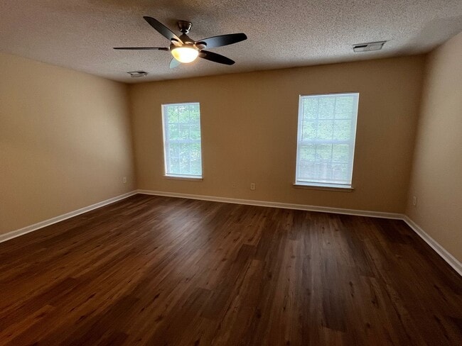 Building Photo - 3Br 3Ba Liberty Hall Townhome