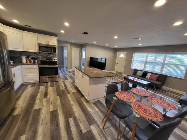 Building Photo - 5624 Lime Way