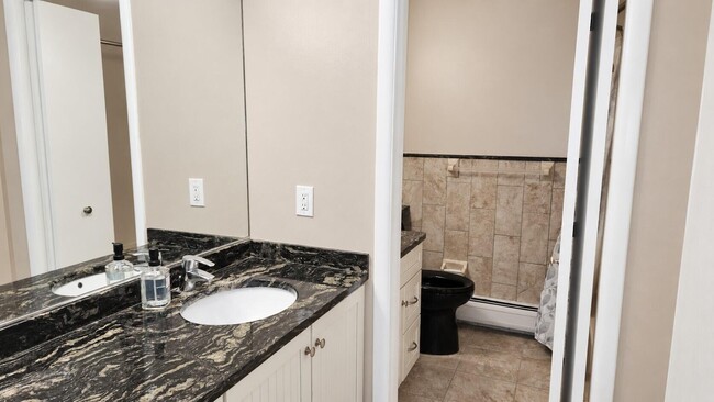 Building Photo - 1217 Island Dr