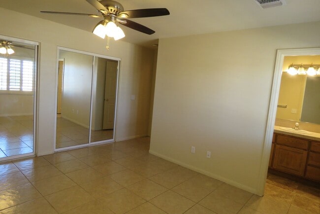 Building Photo - Beautiful 3/2 home in Friendly Hills!