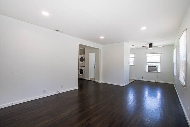 Building Photo - 2835 Pacific Ave