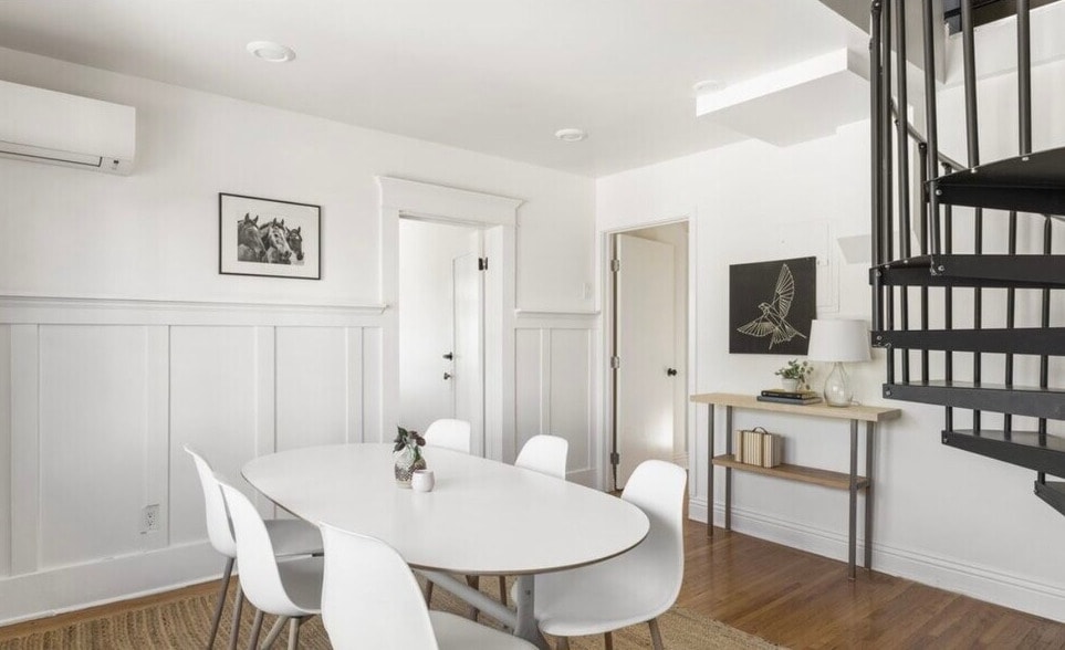 Building Photo - 211 1/2 S Burlington Ave