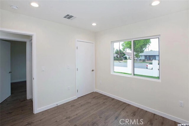 Building Photo - 10424 Woodley Ave