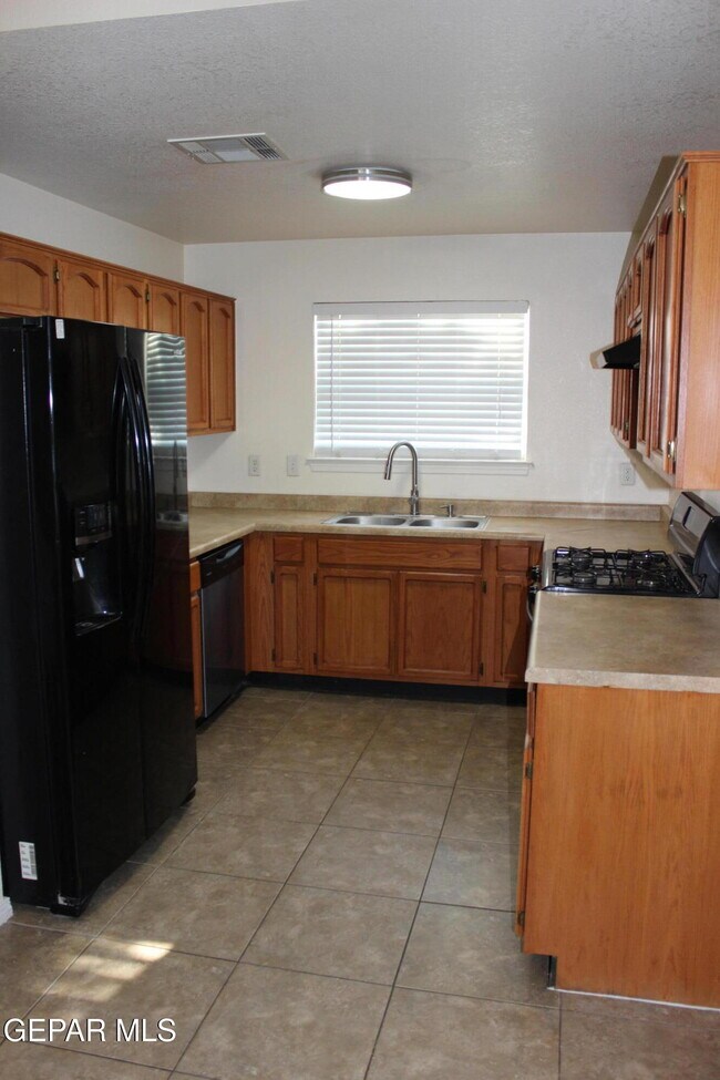 Building Photo - 13978 Vaquero Rock Dr