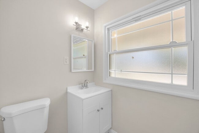 Building Photo - 3 Bedroom and 2 Bathroom Home – Close to C...