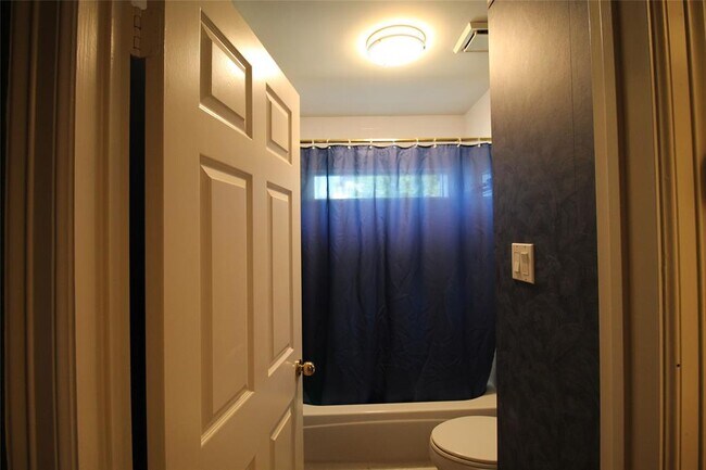 Building Photo - 1454 Forest Home Dr