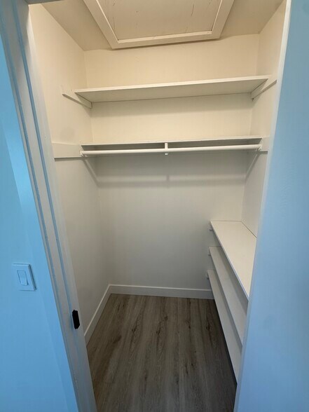 Building Photo - 6650 Sale Ave