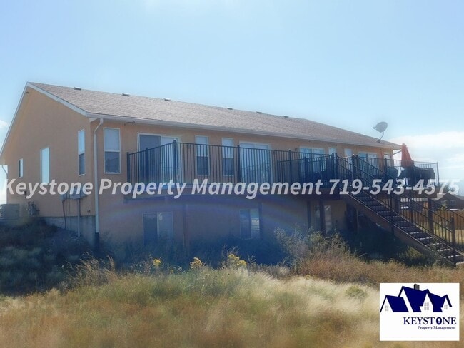 Building Photo - Spacious Pueblo West Duplex 3 Bed/3 Bathro...